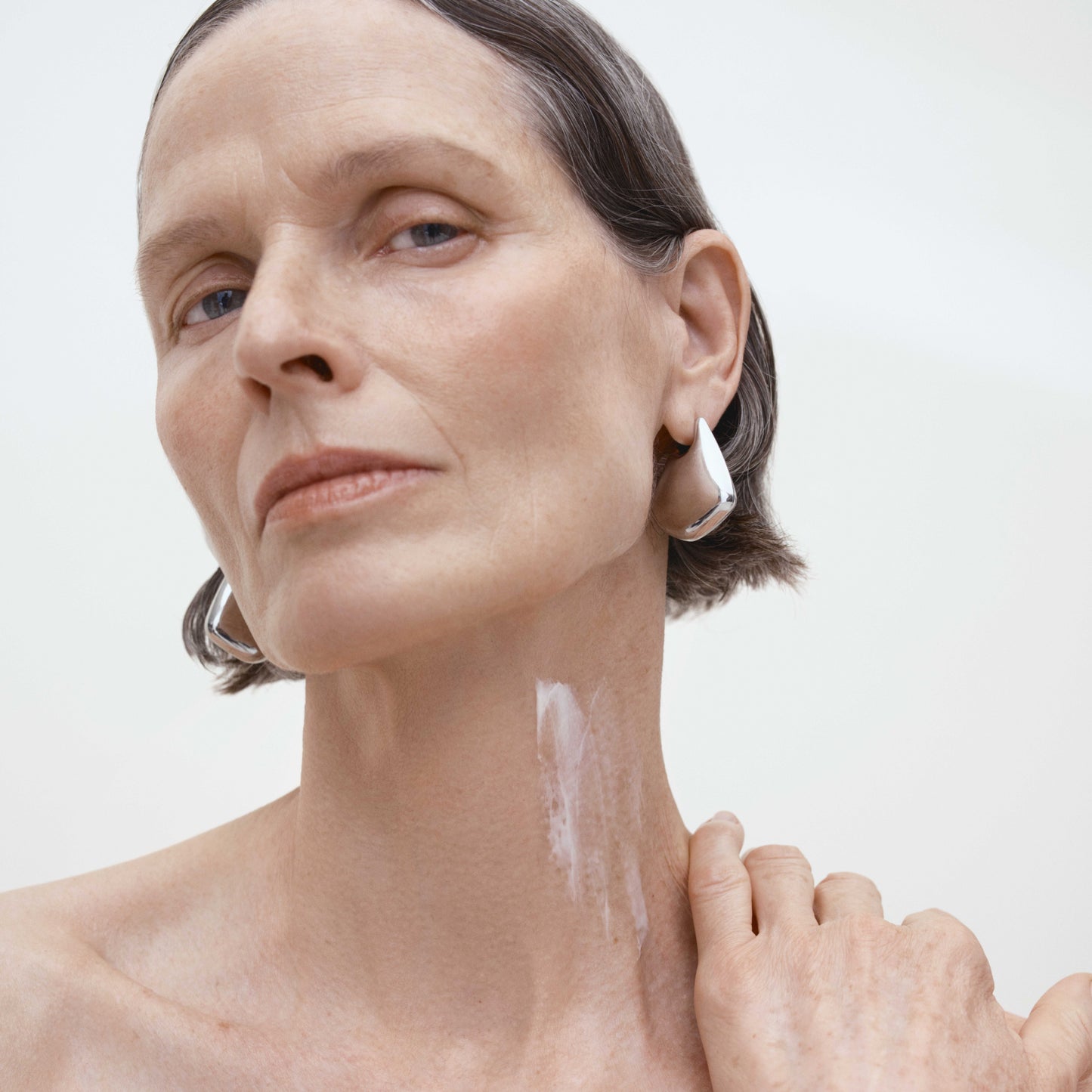 U Beauty The SCULPT Neck + Décolleté Concentrate