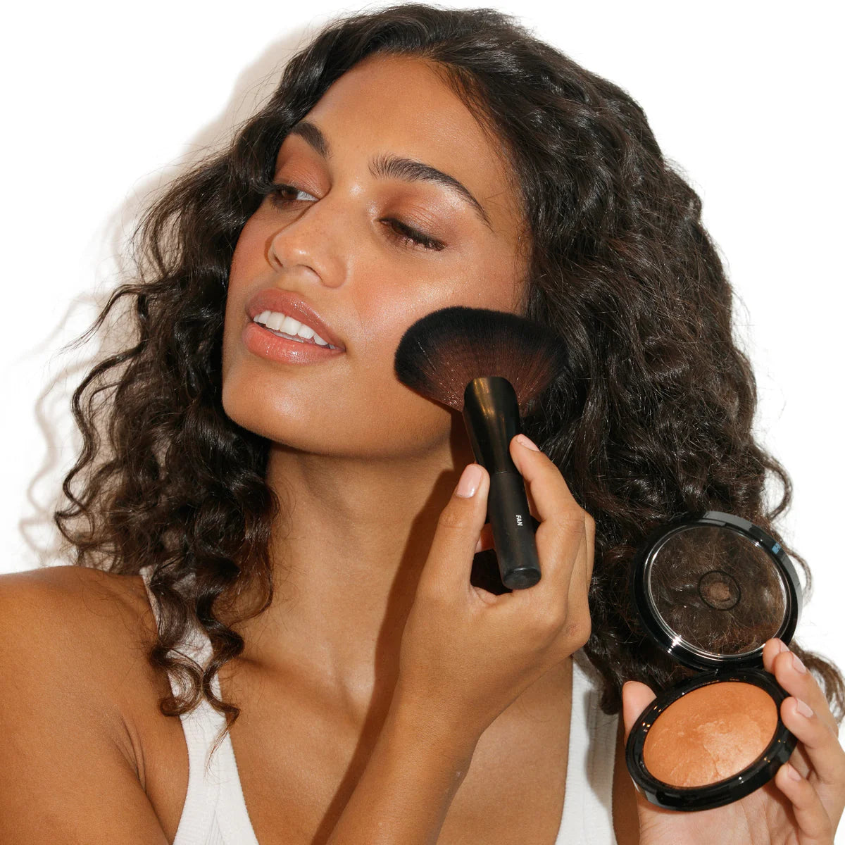 Gee Beauty Baked Bronzing Powder